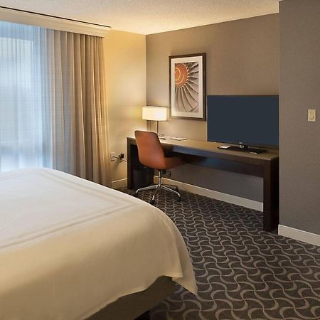 Marriott St. Louis Airport Hotel Edmundson Exterior photo
